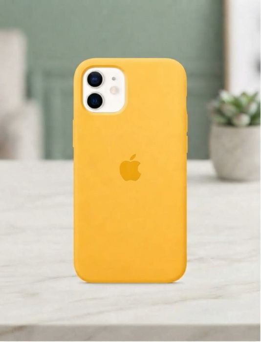 Чохол для IPhone 12 жовтого кольору