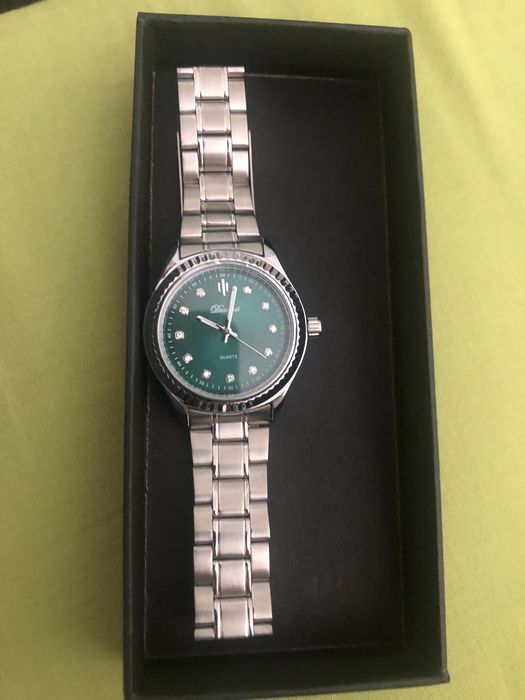 Relogio fundo verde Novo