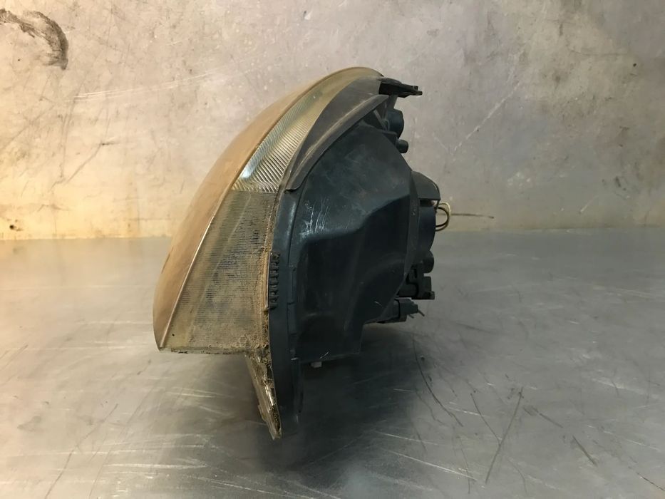 ÓTICA / FAROL XENON RENAULT CLIO II - DIREITO (APOIOS PARTIDOS)