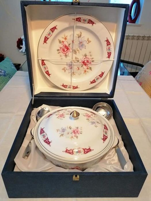 Terrina, prato, colher e concha