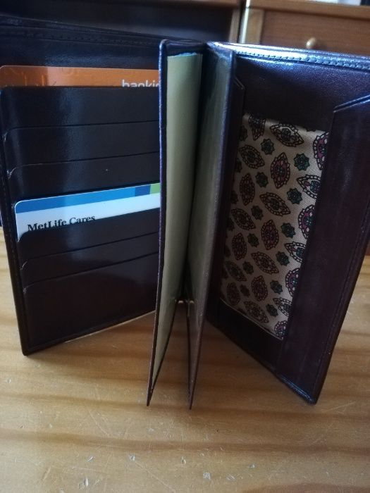 lote de Carteiras em pele usadas