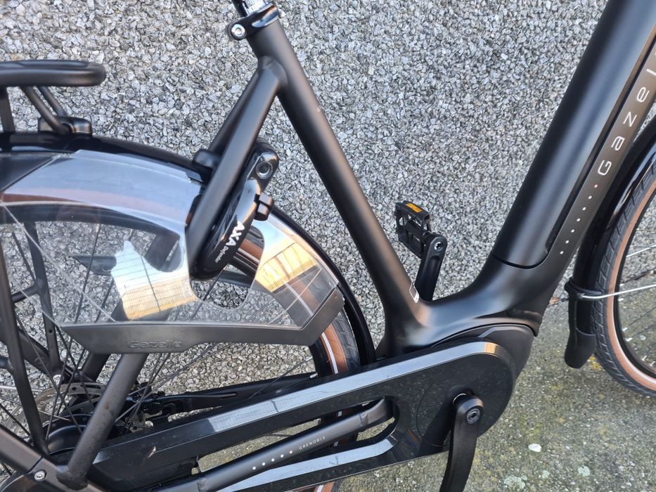 Rowery Elektryczne Gazelle Grenoble C8 Bosch Active Line Plus
