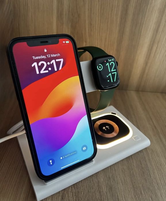 Бездротова зарядка 4 в 1 Apple Watch, Samsung Беспроводная Док-станция