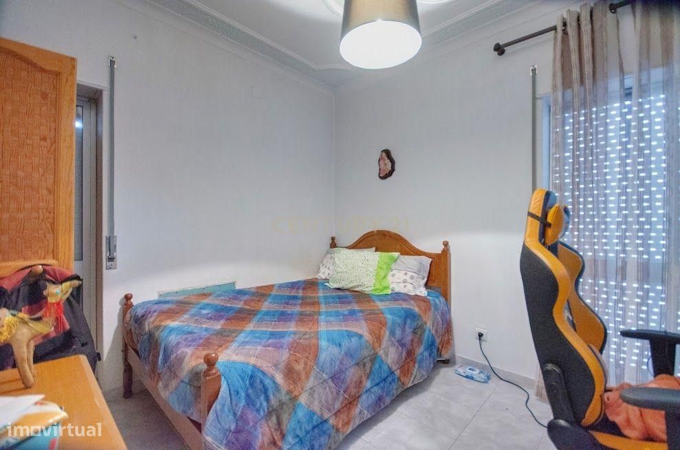 Prédio - Apartamento + Espaço Comercial - Centro Histórico da Nazaré
