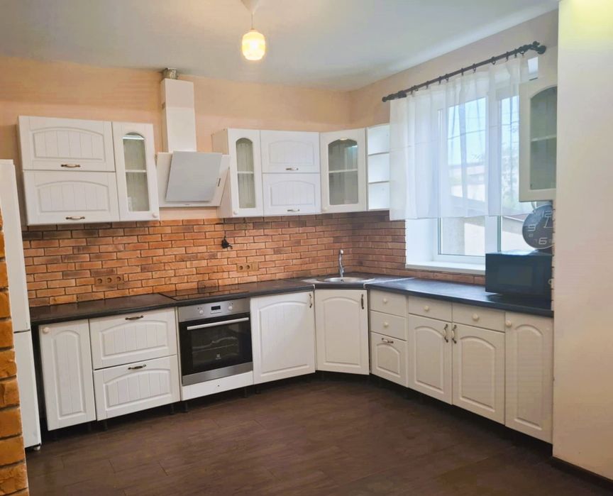 Буча. Сучасний будинок з ремонтом