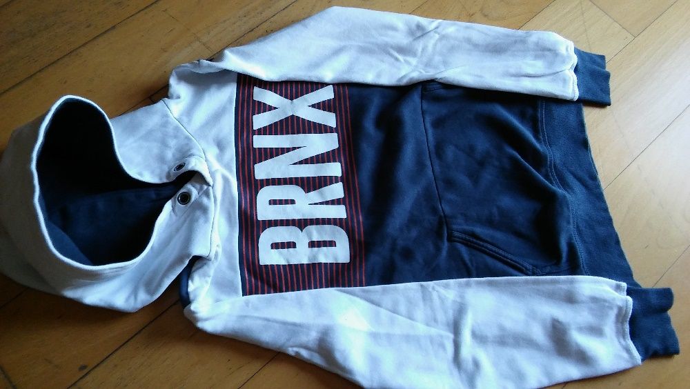 Polo H & M tamanho 10 -12 anos