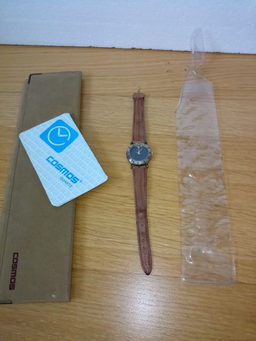 Relógio antigo da marca Cosmos