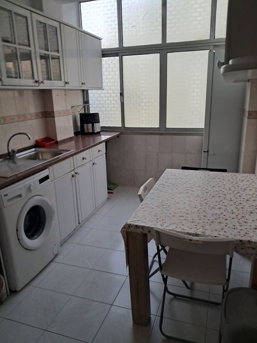 Quarto casal no CENTRO Lisboa. Para entrada imediata.
