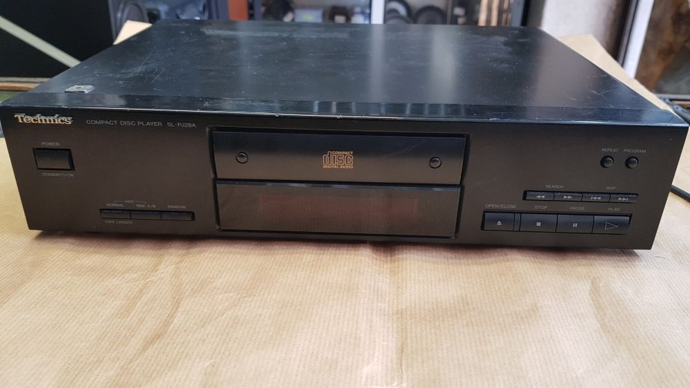 Odtwarzacz cd. Technics  SL-PJ 28A