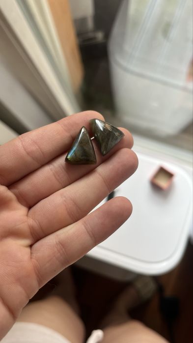 Zestaw srebrny z naturalnymi labradorytami kolczyki i wisiorek