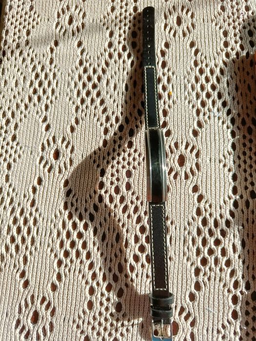 Bransoletka męska skórzana z motywem metalowym.