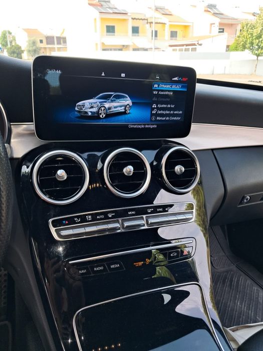 Mercedes-Benz C220d 4Matic Station 9G-TRONIC AMG Line