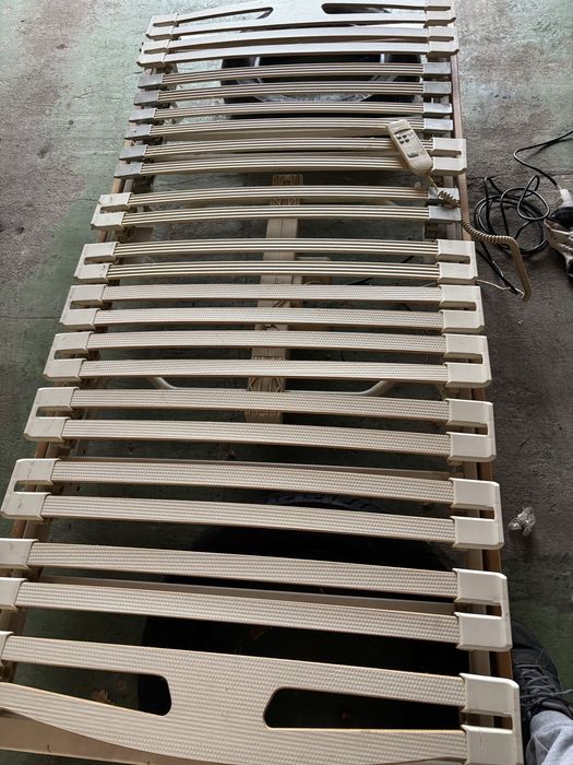 Stelż elektryczny lóżka na pilota