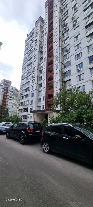 Продам 2х кімнатну квартиру проспект Червоної Калини 7