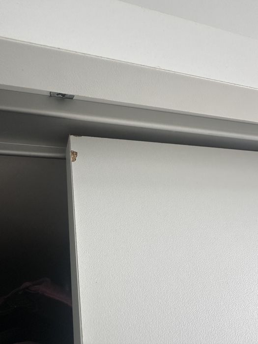 Trzy pary drzwi przesuwnych do szafy