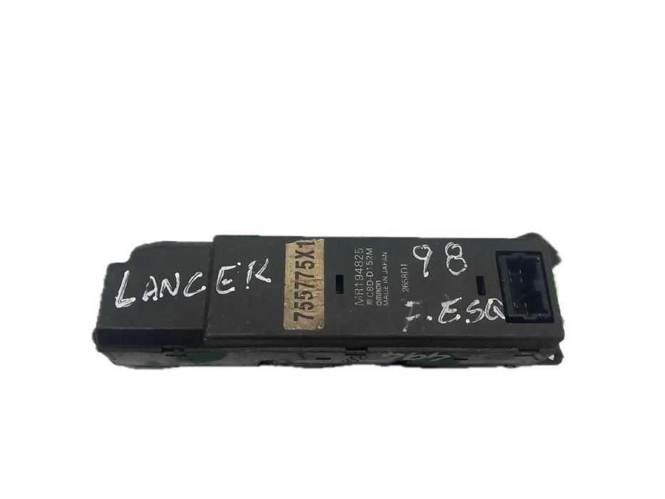 Comando / botão / interruptor vidros frente esquerdo MITSUBISHI Lancer