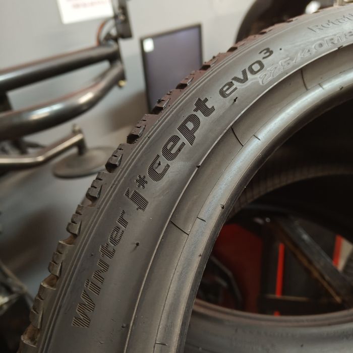 225/40/18 XL Sprzedam komplet opon zimowych Hankook