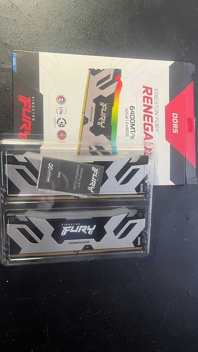 Kingston FURY RENEGADE 32 GB (2x16GB) DDR5 6400 MHz RGB