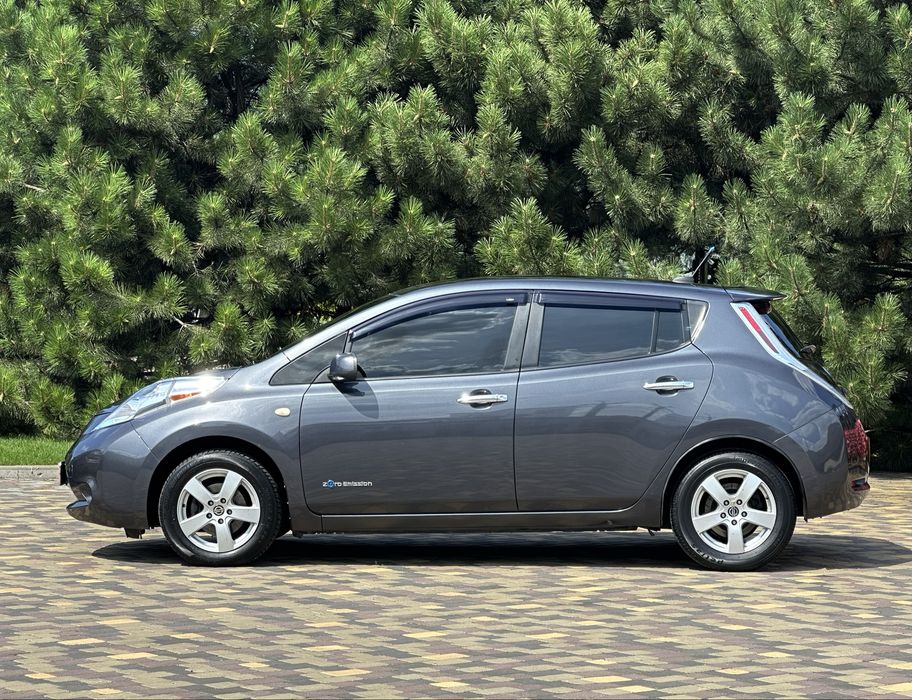 Nissan Leaf продається електромобіль Нісан Ліф в дуже хорошому стані, чистий , доглянутий , без технічних вкладень