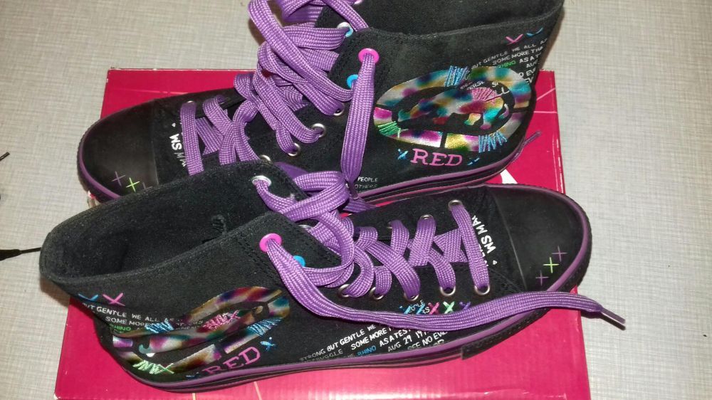 Продам кеды молодежные