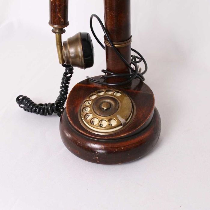 Telefone de castiçal em madeira e metal