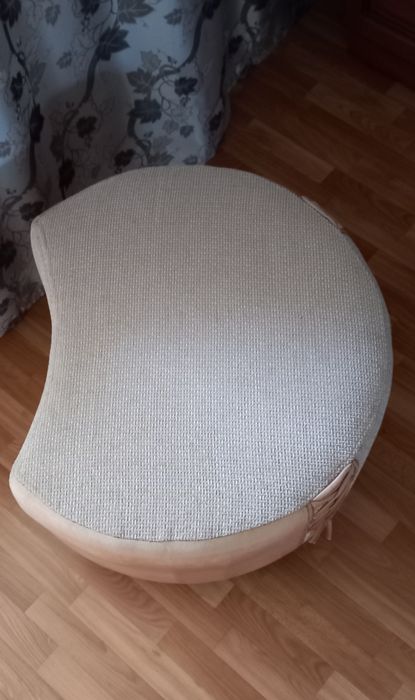 Пуфик большой на 4 ножках