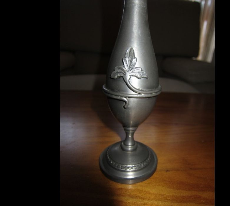 Jarra em estanho 18cm de altura