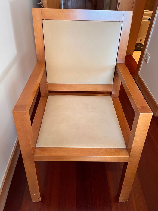 Secretária e cadeira