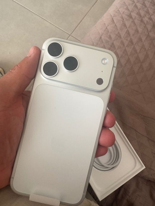 IPHONE 17 pro max