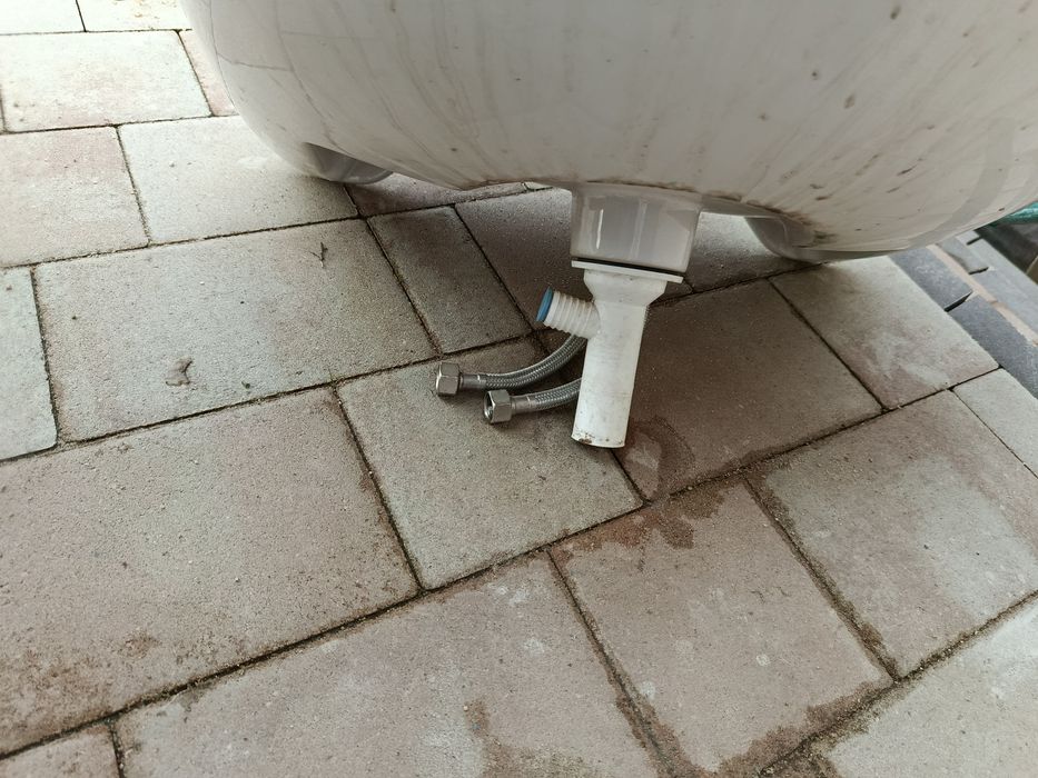 Umywalka z baterią