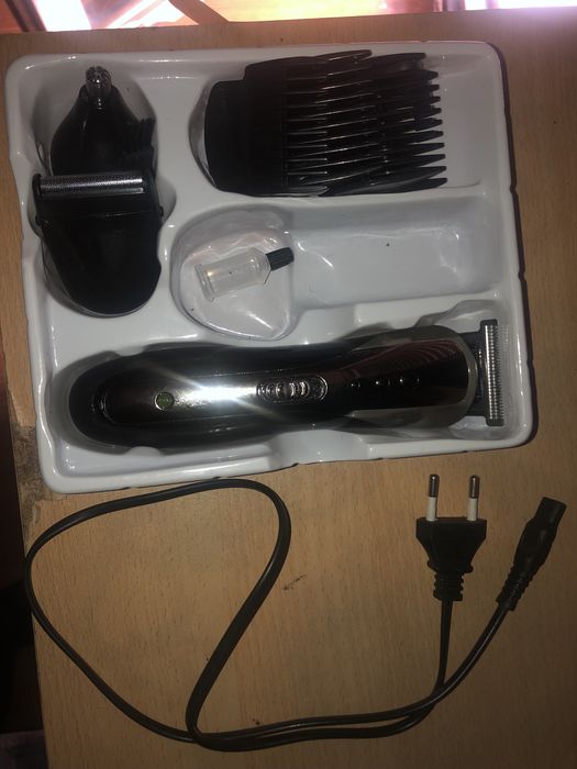 Máquina de barbear Kemei