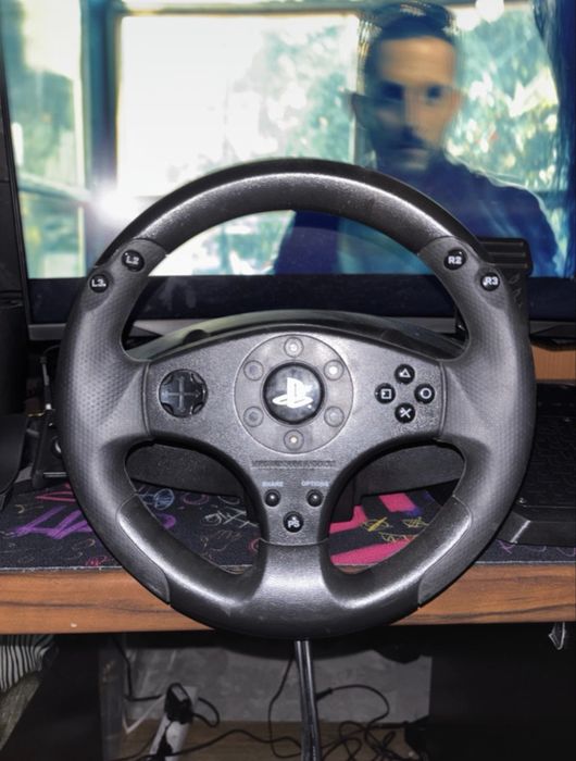 volante Thrustmaster T80, compatível com PS3, PS4 e PC.