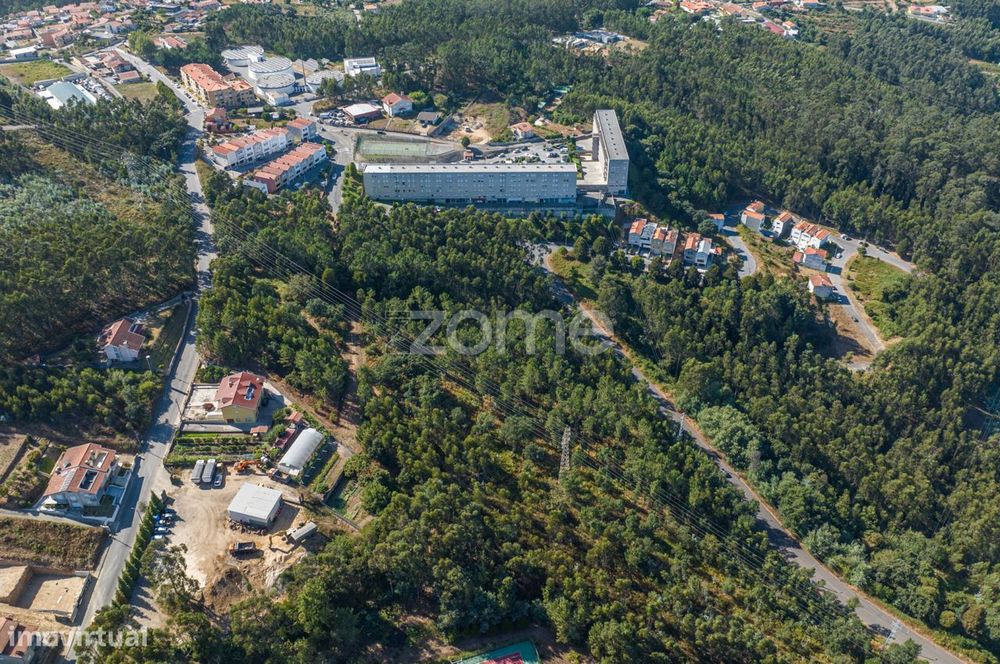 Terreno Urbanizável com 2.900 m² em Crestuma – Vila Nova de Gaia