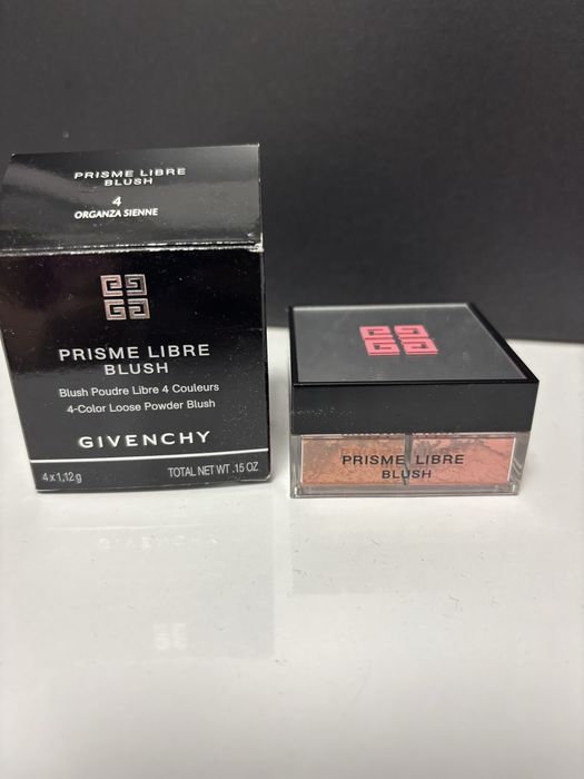 Givenchy. Prisme Libre Blush, 4-kolorowy sypki róż