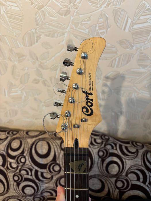 Електрогітара Cort G110 + комбік + педаль + чохол