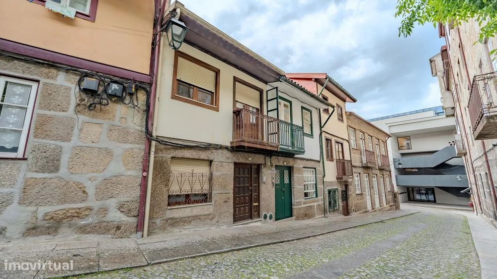Moradia T4 no Centro Histórico de Guimarães