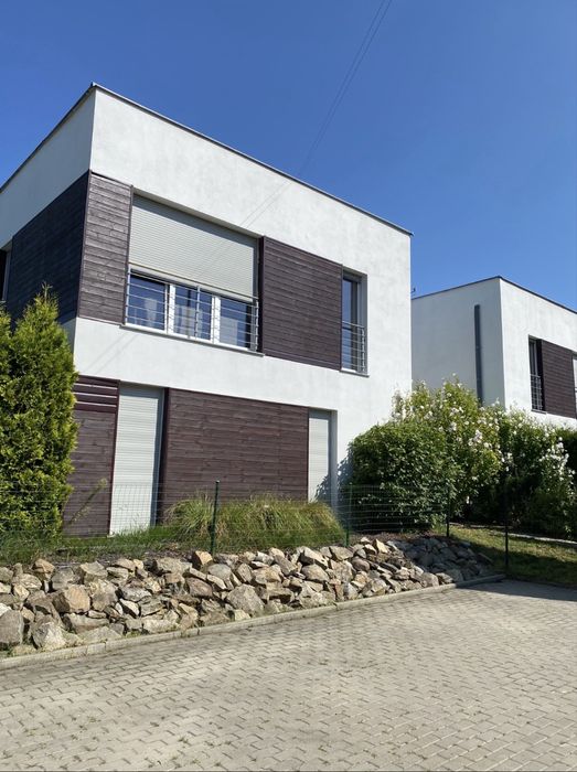 Apartament 73m2  z ogródkiem i 2 miejscami parkingowymi