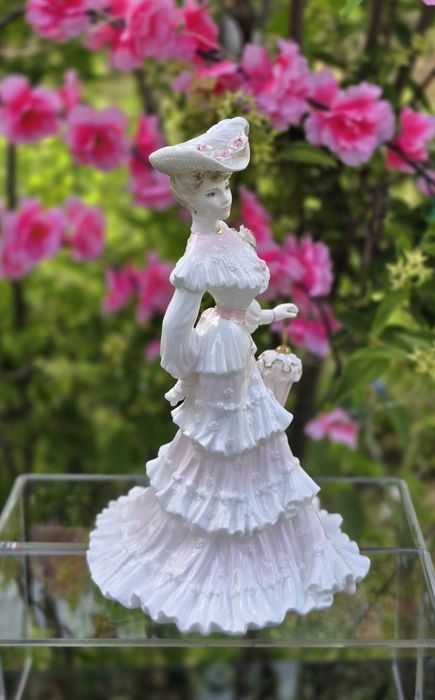 Porcelanowa figurka Lady Alice