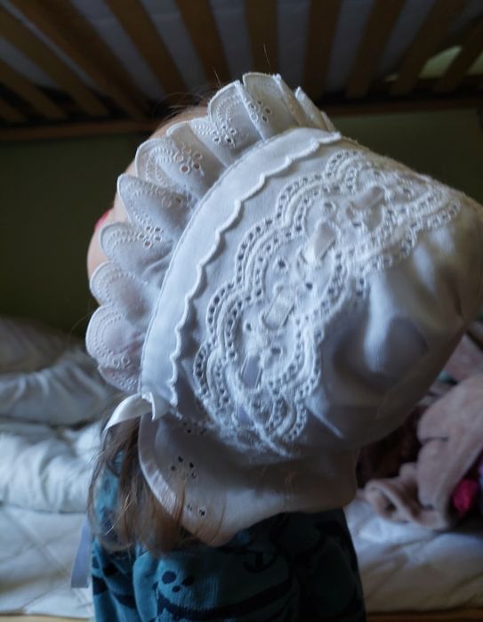 Śliczna czapeczka niemowlęca chrzest roczek