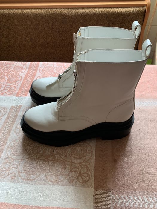 Жіночі ботінки