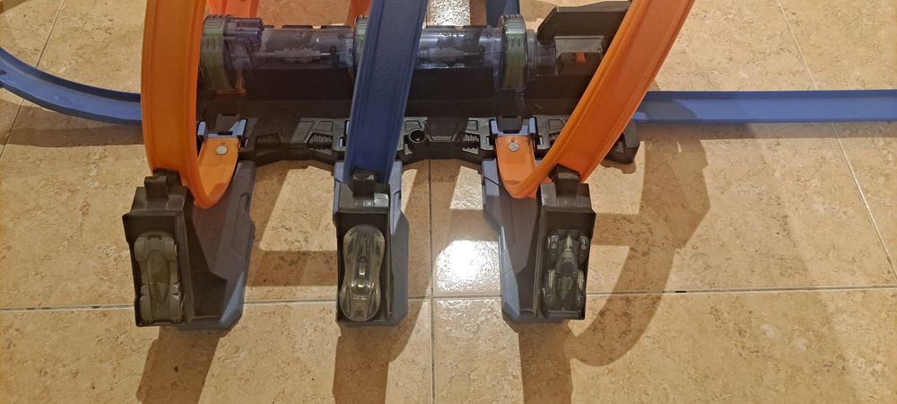 Hot Wheels Triple Looping