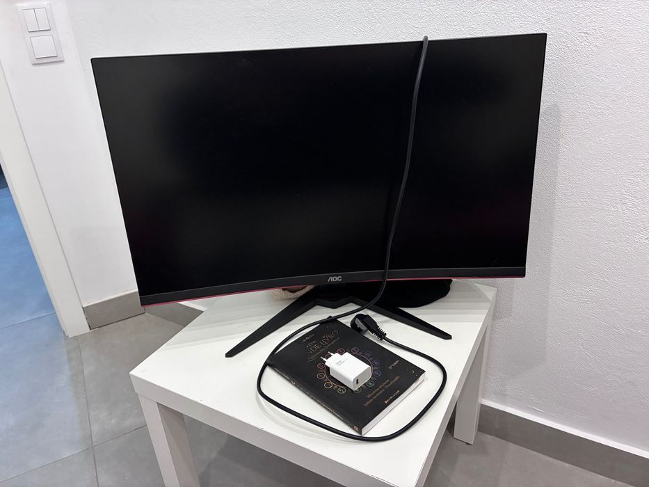 Monitor gamer AOC 31,5”, 0.5ms, 240HZ, como novo
