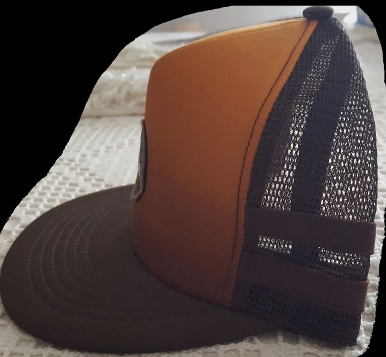 Boné castanho ( RVCA )