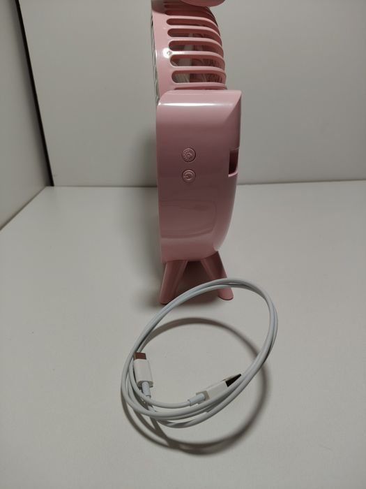 Настільний вентилятор.