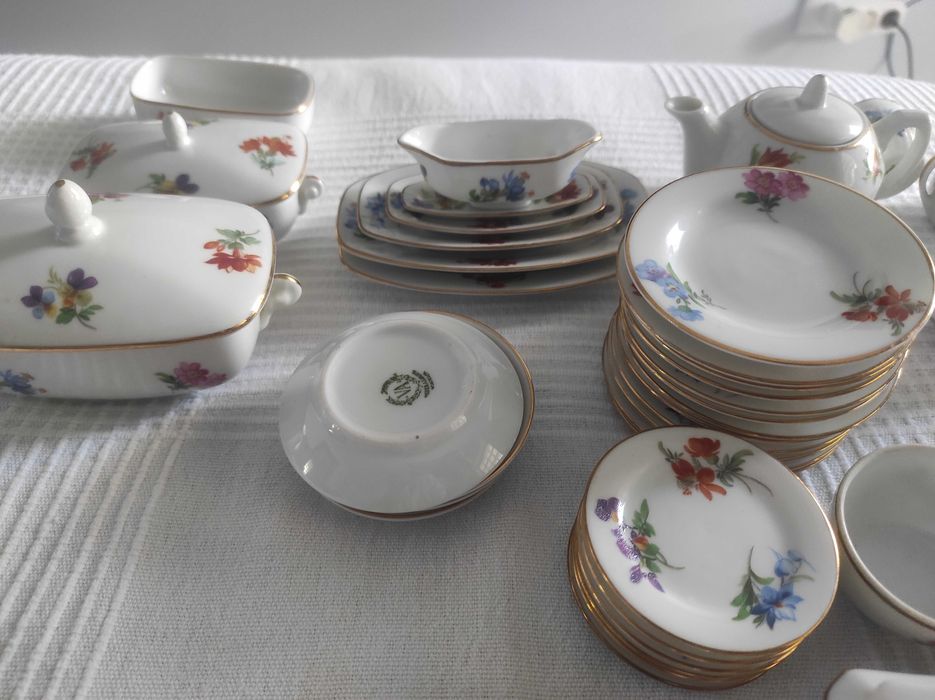 Serviço de jantar e de chá miniatura Vista Alegre Coleccionador