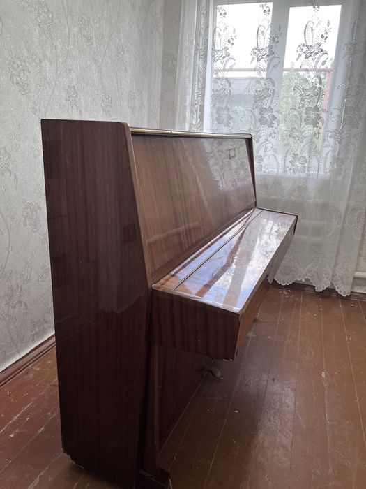 Продається фортепіано