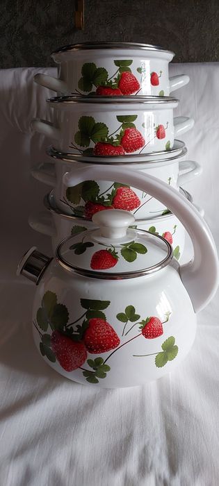 Продам набор эмалированной посуды.