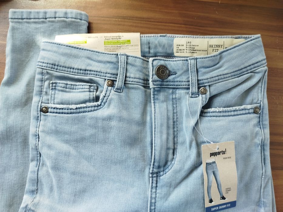 Jeansy art 453, nowe rozmiar 140,