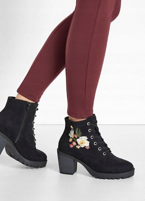 Чобітки з вишивкою та ботфорти нові 38