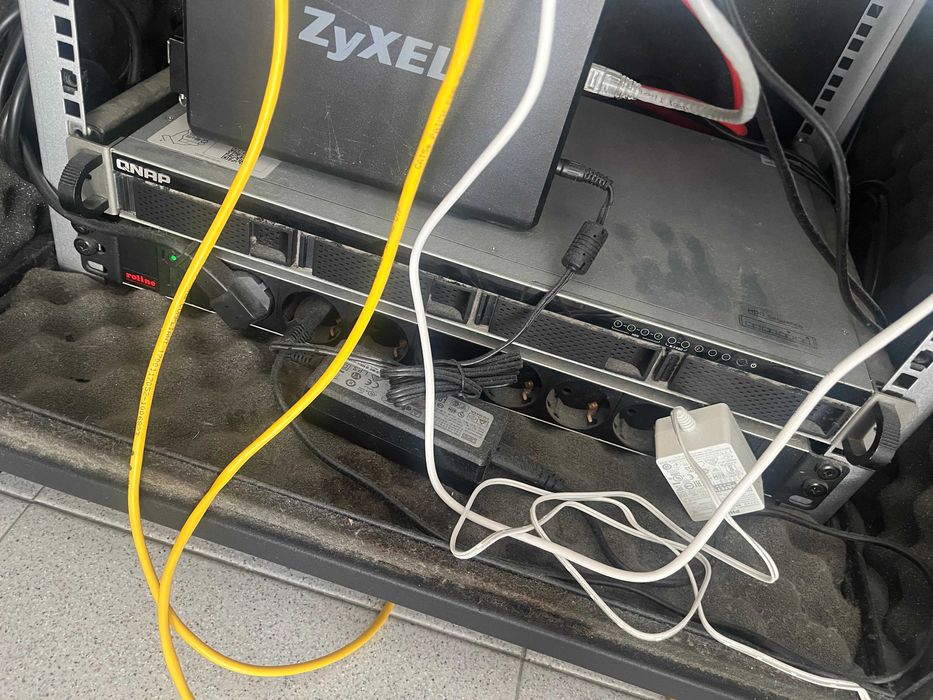 QNAP TS-451DeU Rack 1U NAS 4 Bay + 32GB RAM | Sem Discos